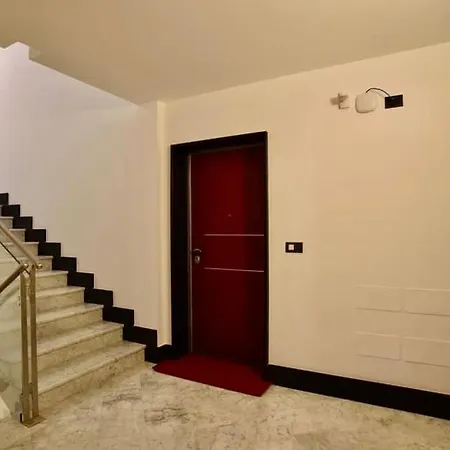 Ampio Bilocale Con Terrazzino, Box E Piscina - Poggio Fiorito דירה אלסיו