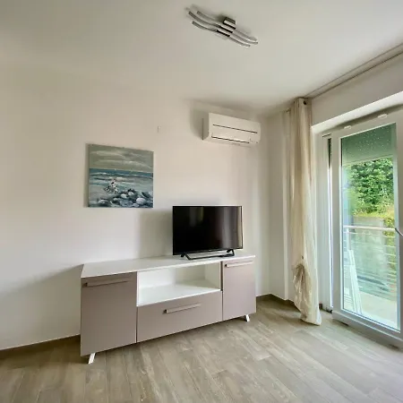 Ampio Bilocale Con Terrazzino, Box E Piscina - Poggio Fiorito דירה