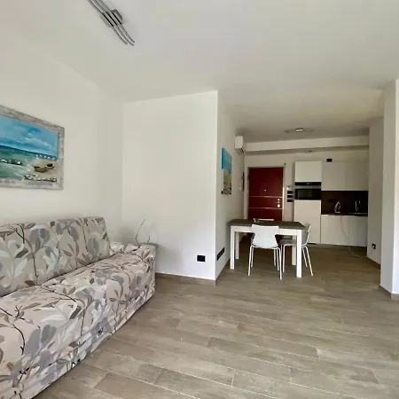 Ampio Bilocale Con Terrazzino, Box E Piscina - Poggio Fiorito * Alassio