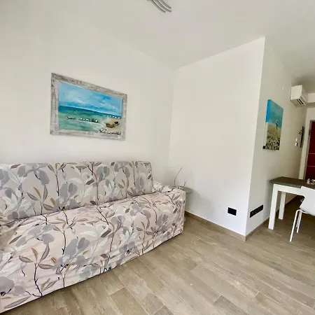 Apartment Ampio Bilocale Con Terrazzino, Box E Piscina - Poggio Fiorito