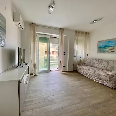 Ampio Bilocale Con Terrazzino, Box E Piscina - Poggio Fiorito *
