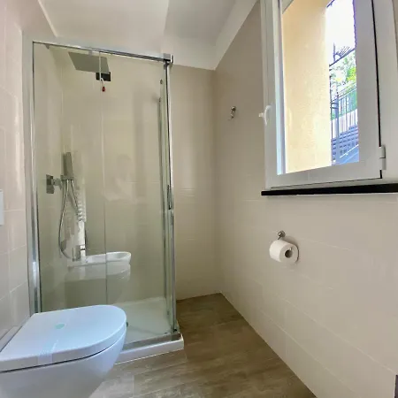 Ampio bilocale con terrazzino, box e piscina - Poggio Fiorito * Alassio
