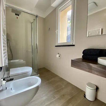 Ampio bilocale con terrazzino, box e piscina - Poggio Fiorito Alassio