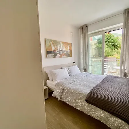 Apartment Ampio Bilocale Con Terrazzino, Box E Piscina - Poggio Fiorito Alassio